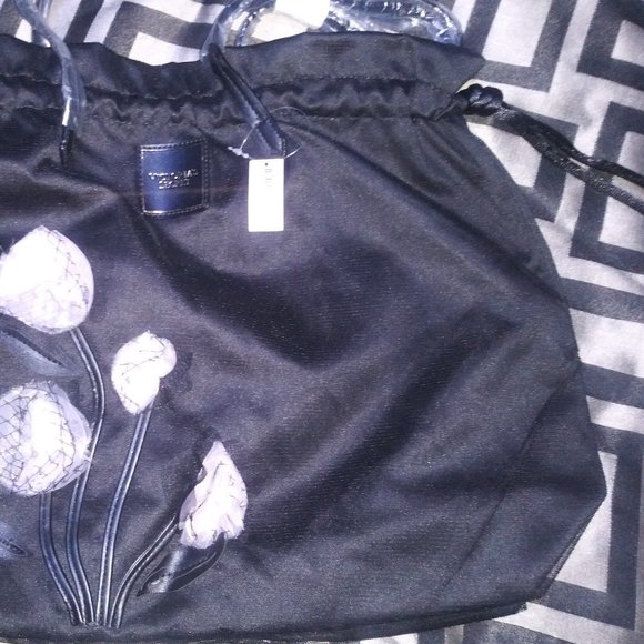 Vitoria's Secret "Love Vitoria" Tote Bag NWT - Picture 2 of 6